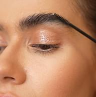 Fyrirsæta með Shape Mascara