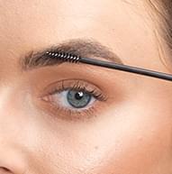 Fyrirsæta með Shape Mascara
