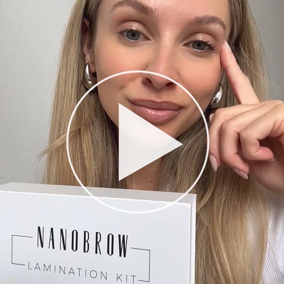 Women sharing their experience with Nanolash
