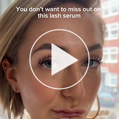 Women sharing their experience with Nanolash