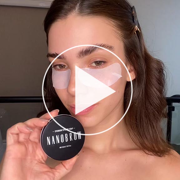 Women sharing their experience with Nanolash